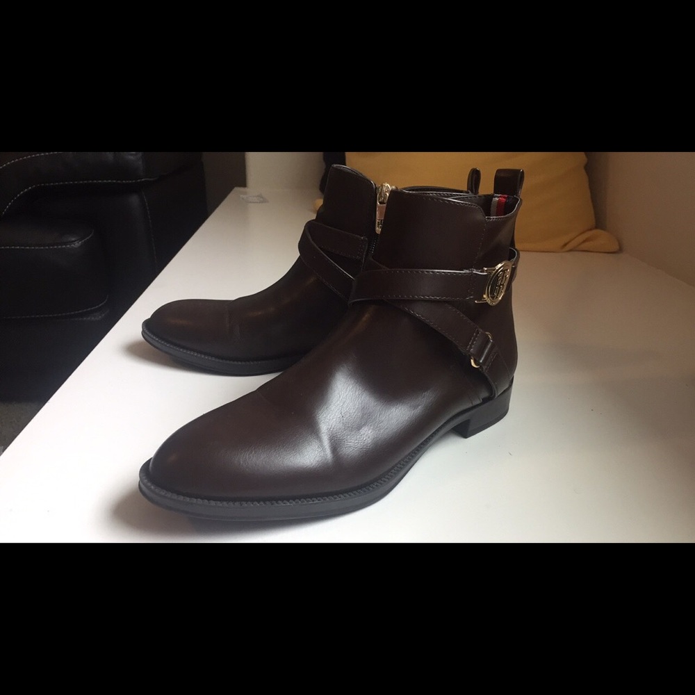 Tommy Hilfiger brown boots size 7 1/2